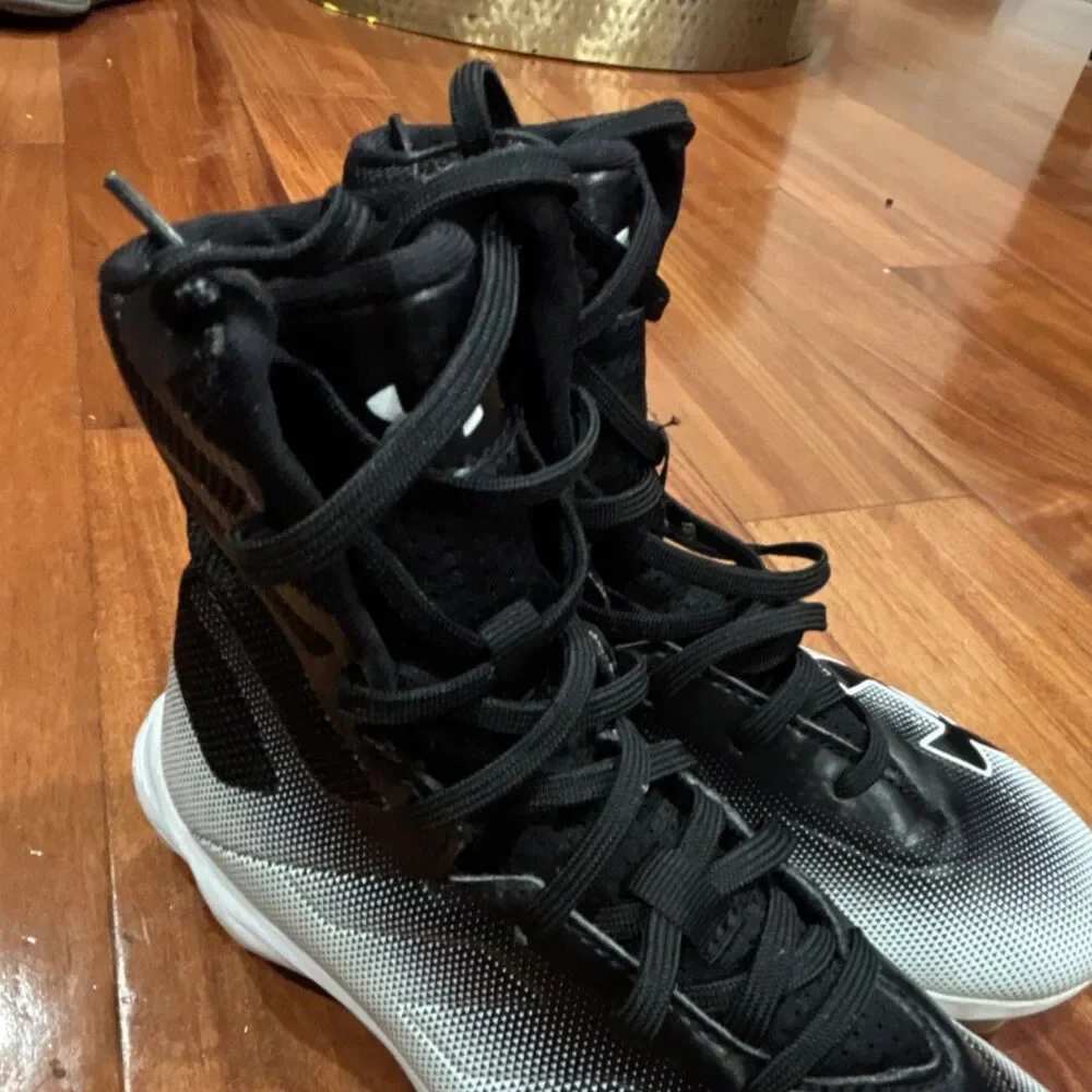 Under Armour Highlight High-Top Football Cleats Black/White size 2.5Y
